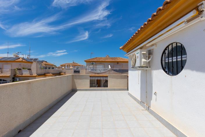 Image No.22-2 Bed Townhouse for sale