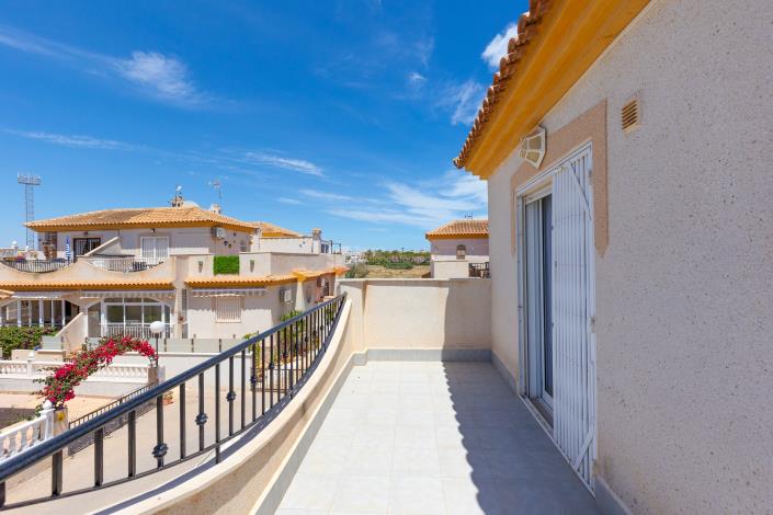 Image No.20-2 Bed Townhouse for sale