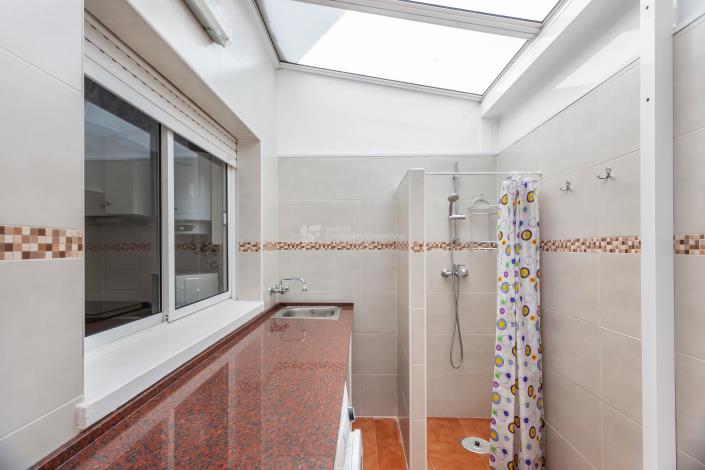 Image No.12-2 Bed Townhouse for sale