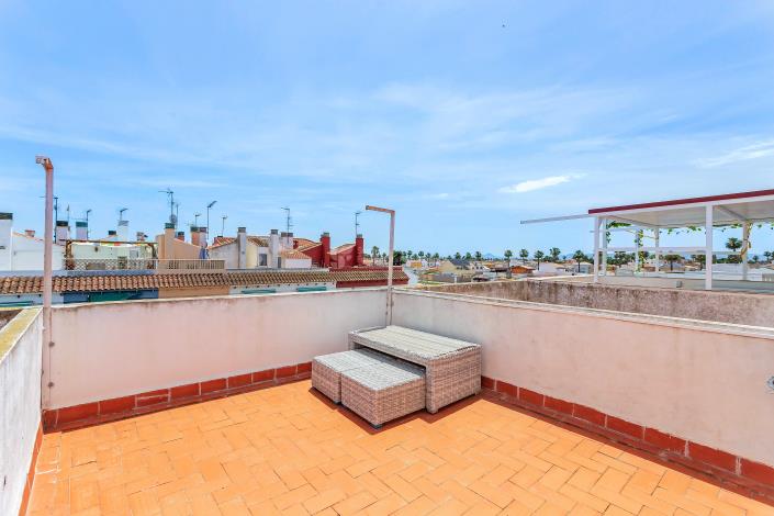 Image No.20-2 Bed Townhouse for sale