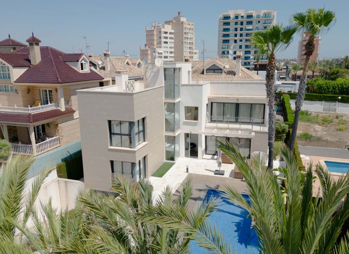 Image No.1-4 Bed Villa for sale