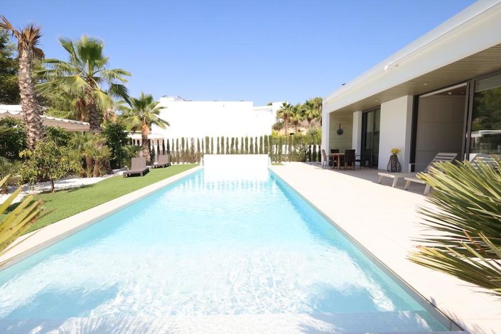 Image No.1-4 Bed Villa for sale