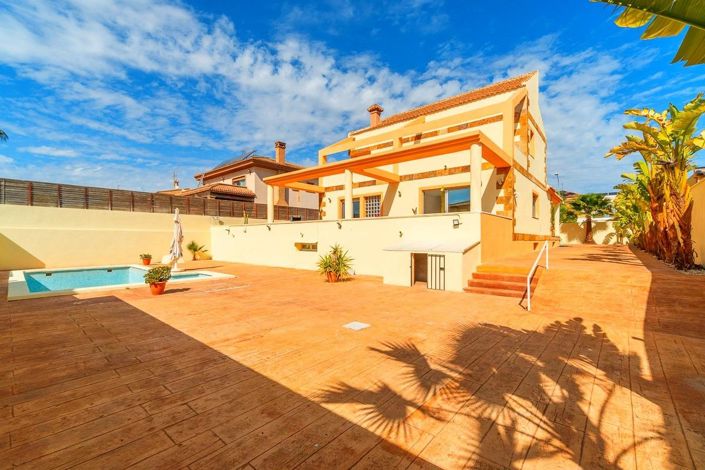 Image No.1-6 Bed Villa for sale