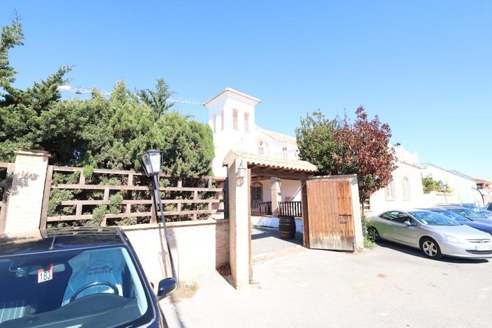 Image No.1-4 Bed Villa for sale