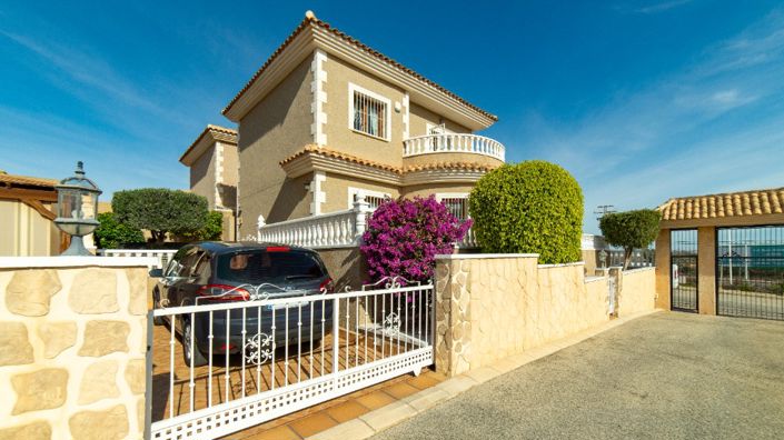 Image No.1-Villa de 2 chambres à vendre à Torrevieja