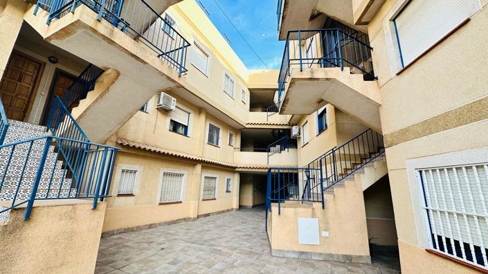 Image No.1-Appartement de 2 chambres à vendre à Torrevieja