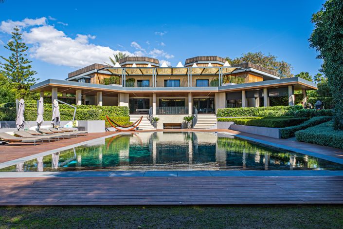 Image No.1-10 Bed Villa for sale
