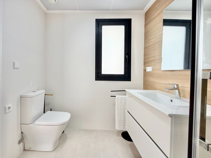 Image No.18-2 Bed Property for sale