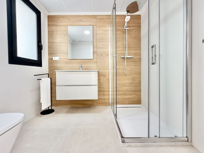 Image No.3-2 Bed Property for sale