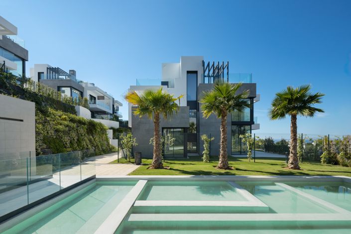 Image No.1-4 Bed Villa for sale