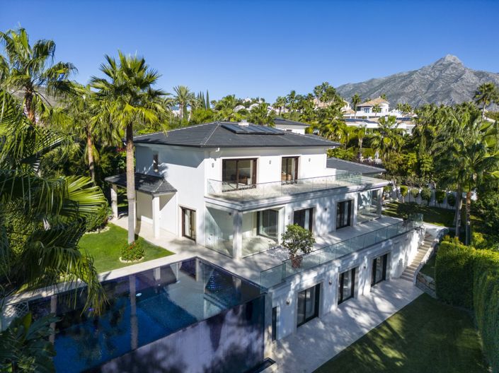 Image No.1-6 Bed Villa for sale