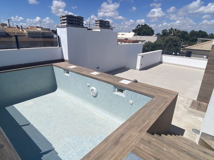 Image No.14-2 Bed Property for sale