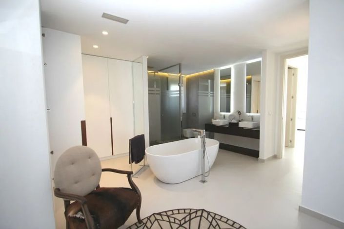 Image No.17-4 Bed Villa for sale