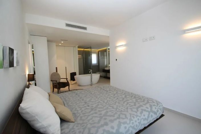 Image No.18-4 Bed Villa for sale