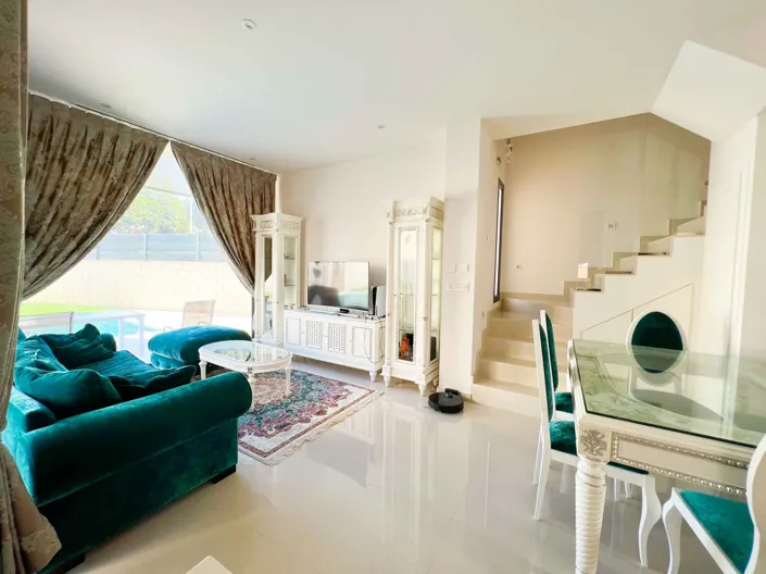 Image No.2-4 Bed Villa for sale