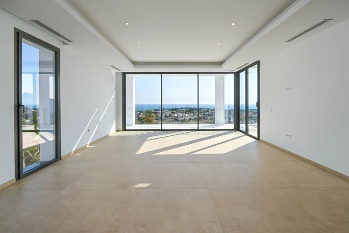 Image No.58-4 Bed Villa for sale