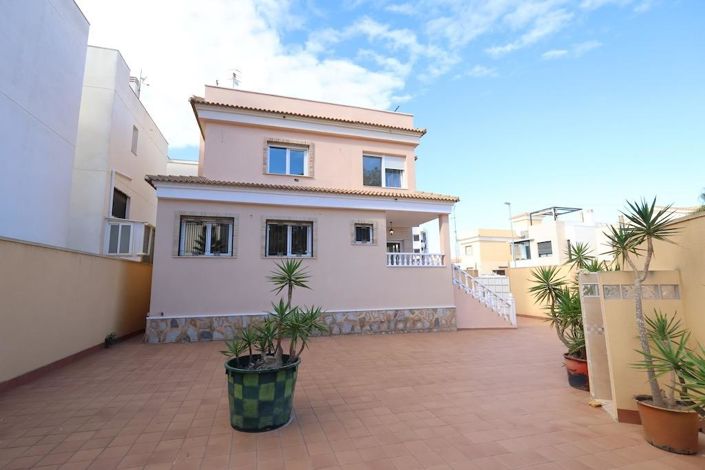 Image No.3-4 Bed Villa for sale