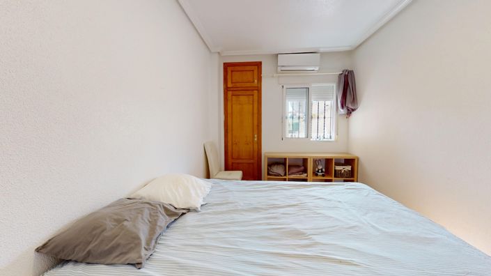 Image No.15-2 Bed Townhouse for sale