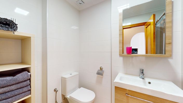 Image No.16-2 Bed Townhouse for sale