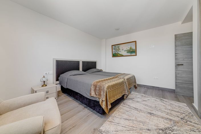 Image No.25-3 Bed Apartment for sale