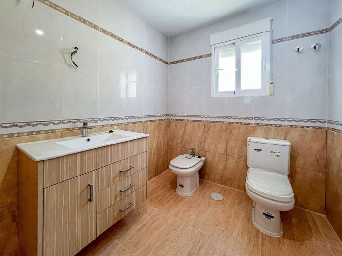 Image No.18-4 Bed Villa for sale