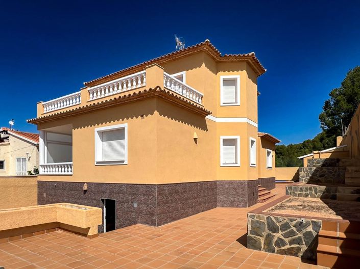 Image No.2-4 Bed Villa for sale