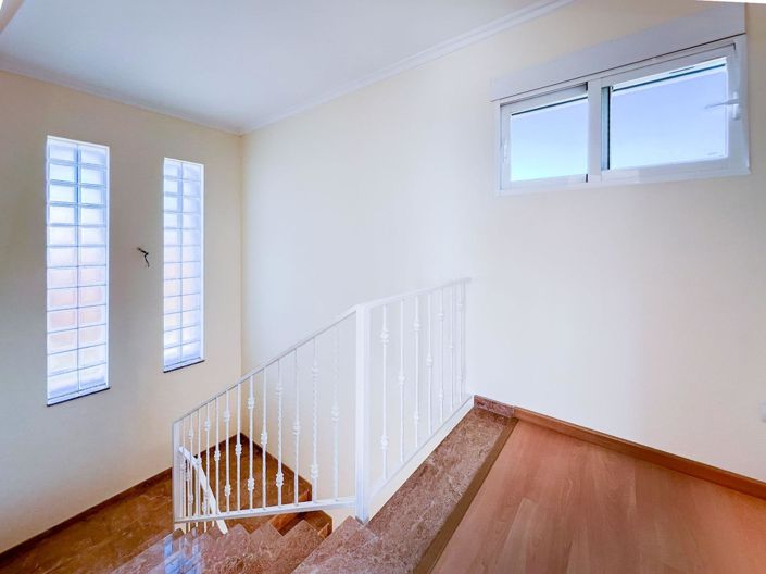 Image No.25-4 Bed Villa for sale