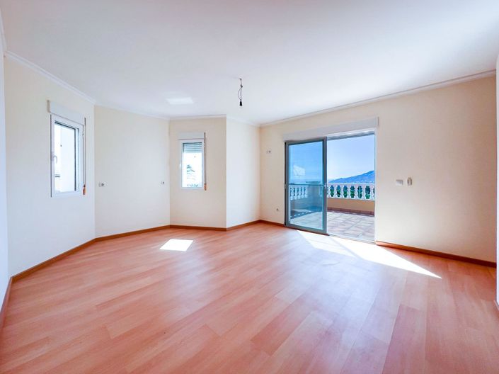 Image No.27-4 Bed Villa for sale