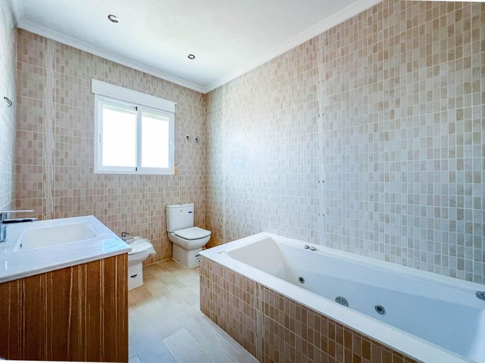 Image No.40-4 Bed Villa for sale