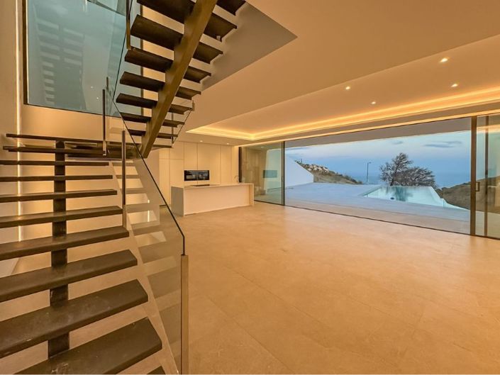 Image No.3-4 Bed Villa for sale