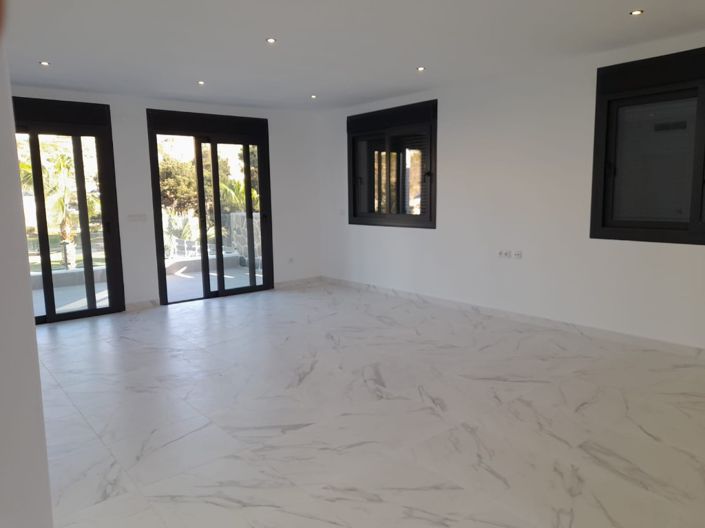 Image No.2-4 Bed Villa for sale