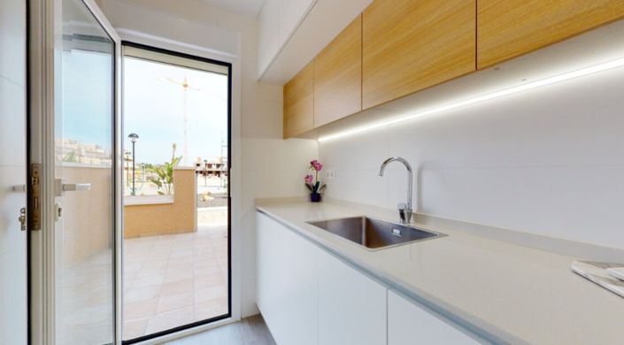 Image No.14-3 Bed Townhouse for sale