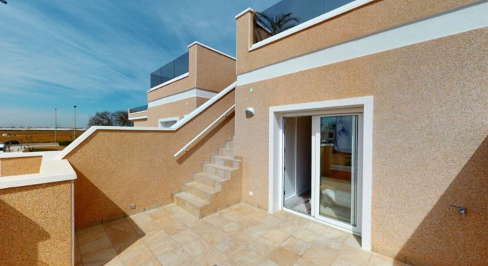 Image No.25-3 Bed Townhouse for sale