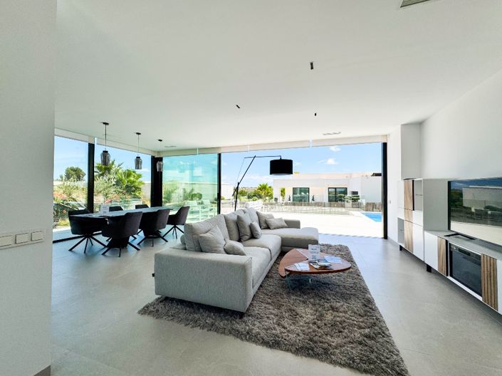 Image No.12-3 Bed Villa for sale