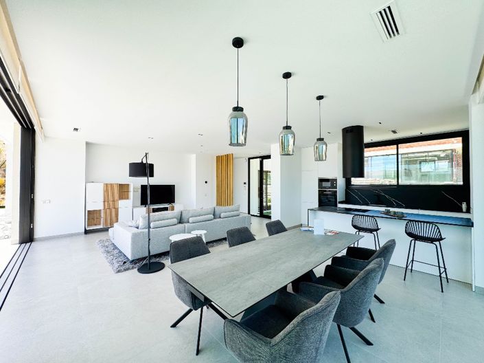 Image No.4-3 Bed Villa for sale