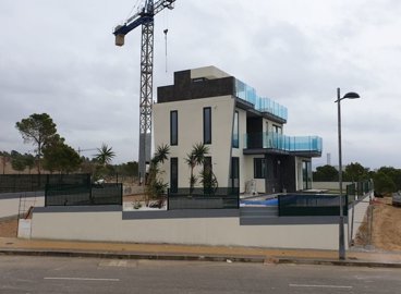 b0e5ee60ff27a5a4179ae40374d54ecb