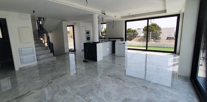 Image No.6-3 Bed Villa for sale