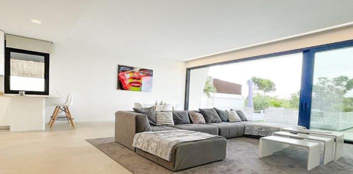 Image No.10-3 Bed Villa for sale