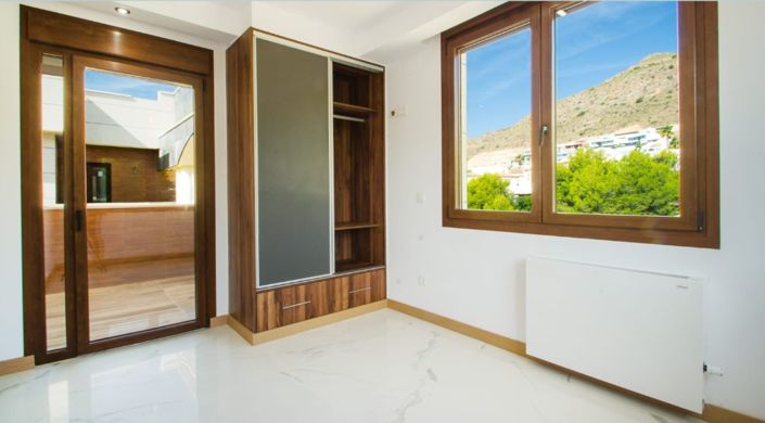 Image No.2-4 Bed Villa for sale