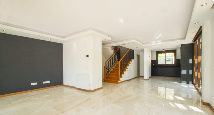 Image No.9-4 Bed Villa for sale