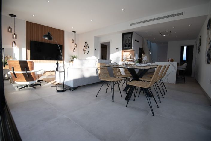 Image No.12-3 Bed Townhouse for sale