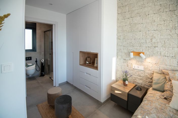 Image No.20-3 Bed Townhouse for sale