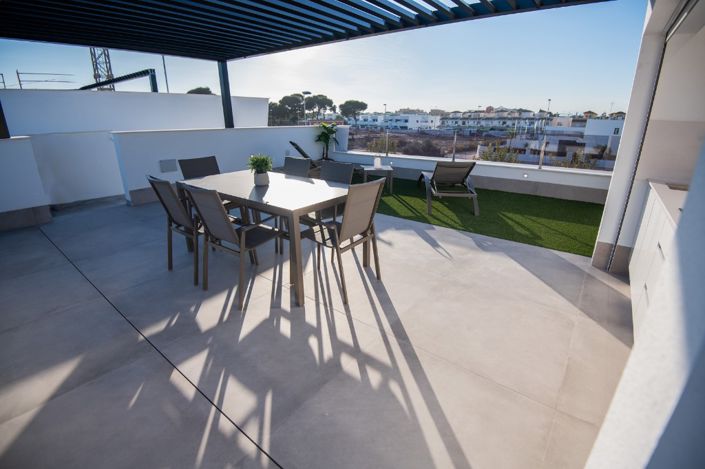 Image No.24-3 Bed Townhouse for sale