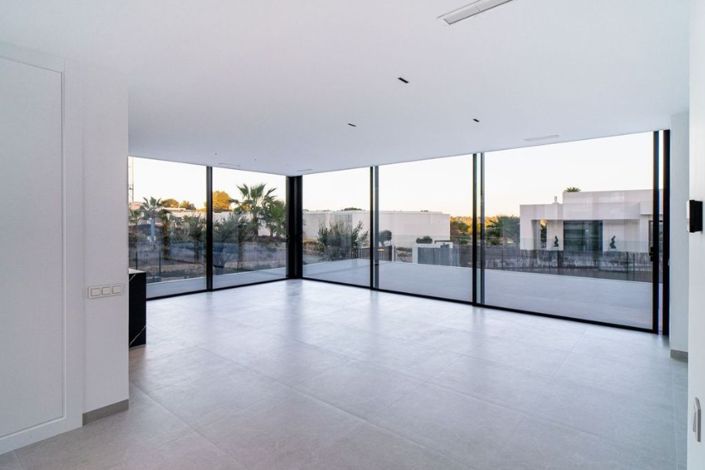 Image No.2-3 Bed Villa for sale