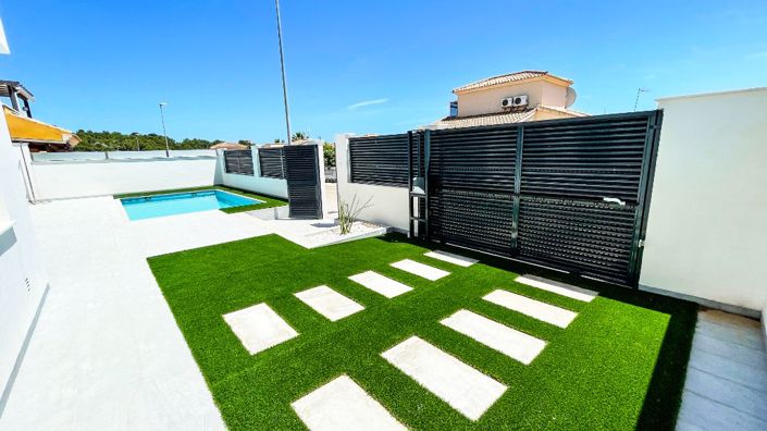 Image No.15-3 Bed Villa for sale