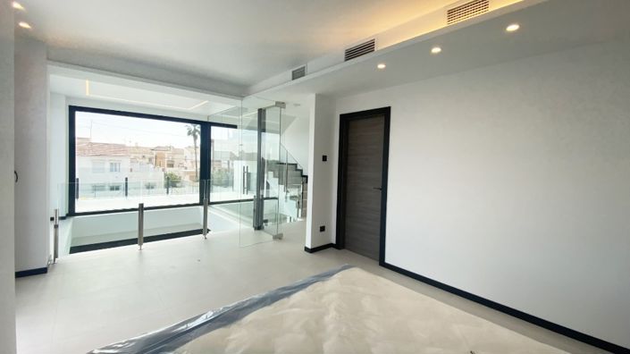 Image No.14-4 Bed Villa for sale