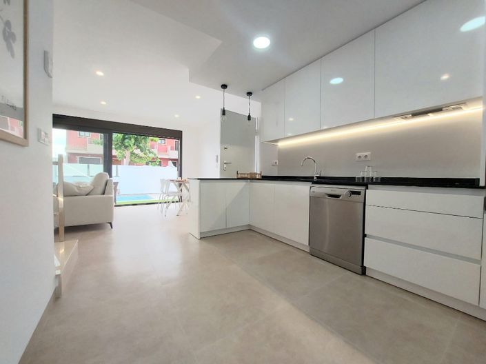 Image No.6-3 Bed Villa for sale