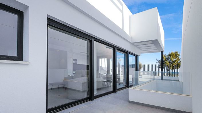 Image No.2-4 Bed Villa for sale