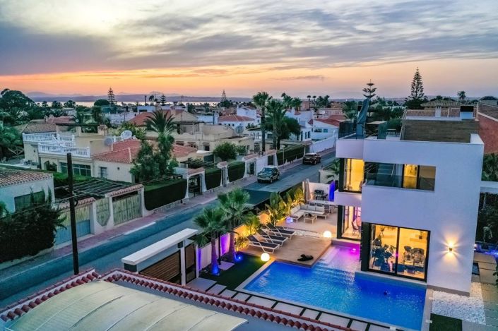 Image No.2-3 Bed Villa for sale