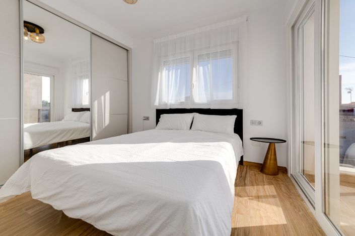 Image No.2-3 Bed Villa for sale